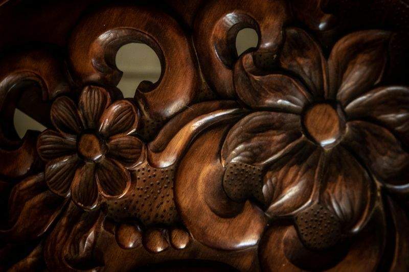 Ideas para integrar tallas decorativas en espacios modernos